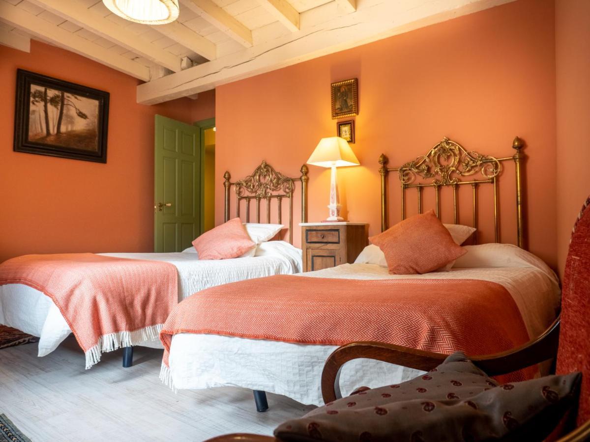 Encantadora Casa De Pueblo Con 5 Hab. En Burgos سانتو دومينغو دي سيلوس المظهر الخارجي الصورة