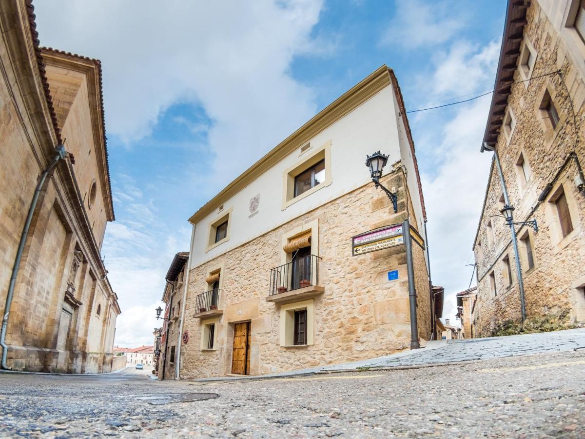 Encantadora Casa De Pueblo Con 5 Hab. En Burgos سانتو دومينغو دي سيلوس المظهر الخارجي الصورة